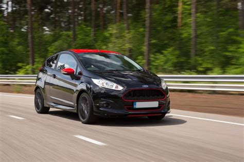 Ford Fiesta Black Edition (2016) Review - Changing Lanes