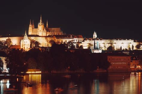 Premium Photo | Prague castle at night view from across vltava