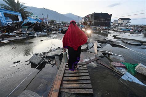 Earthquake and tsunami kill over 2,000 in Sulawesi, Indonesia