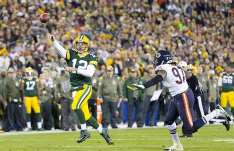 Aaron Rodgers Throws Six First Half TD Passes, Packers Demolishing Bears | Complex