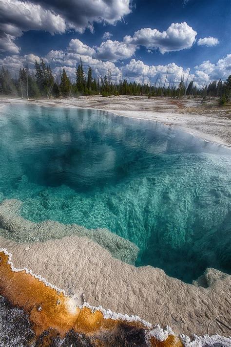 √ Yellowstone Montana National Parks