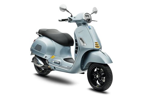 Vespa GTS Super Tech 300：価格、燃費、カラー