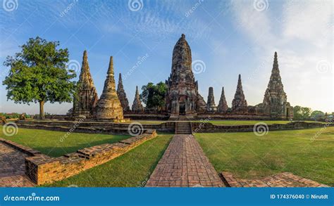 Ayutthaya Historical Park stock photo. Image of prayer - 174376040