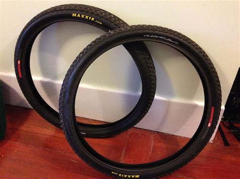 Maxxis Holy Rollers 26 x 2.40 - Pair of 2, like new For Sale