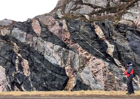 geology - What are "x-cutting relationships"? - Earth Science Stack Exchange