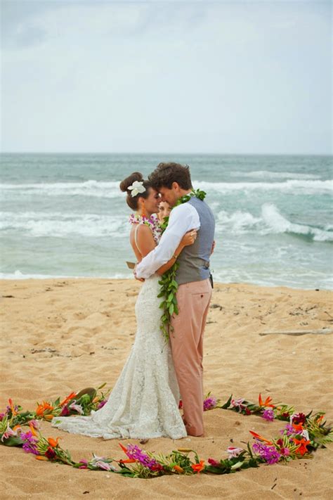 Beutiful and Intimate Destination Wedding in Hawaii - Belle The Magazine