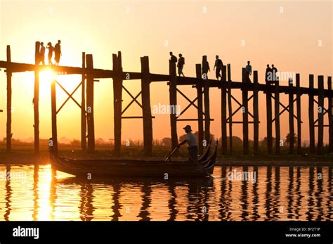 U-bein bridge at sunset Stock Photo - Alamy