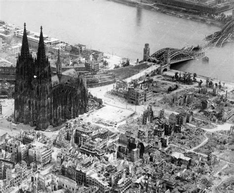 Kölner Dom - Hohe Domkirche Sankt Petrus - und Rheingarten im Mai 1945 | Trolley Mission 1945 ...