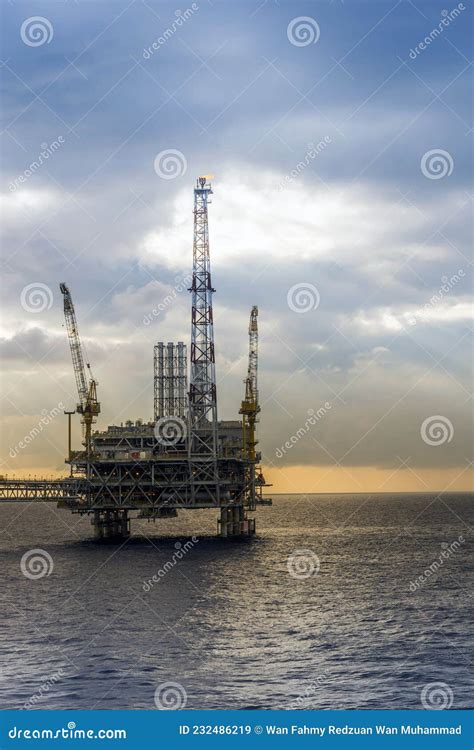 An Oil Production Platform at Terengganu Oil Field Stock Image - Image ...