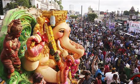 India's bustling Mumbai slows for festival to honour deity Ganesha ...