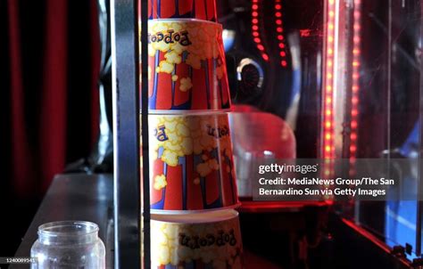 Circus Vargas performers participate in a dress rehearsal in... News Photo - Getty Images