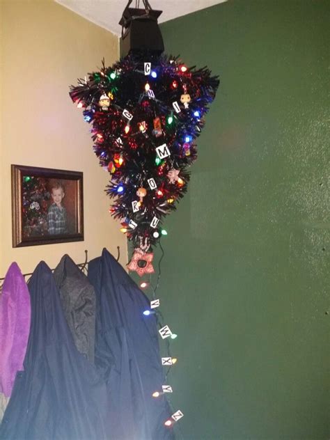 Stranger Things "upside down" Christmas tree | Stranger things ...