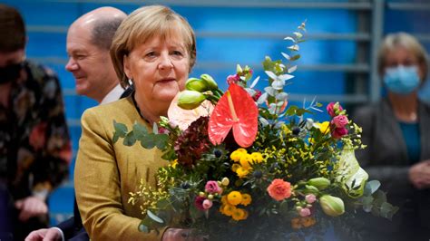 Angela Merkel: Germany's outgoing chancellor honoured at military ...