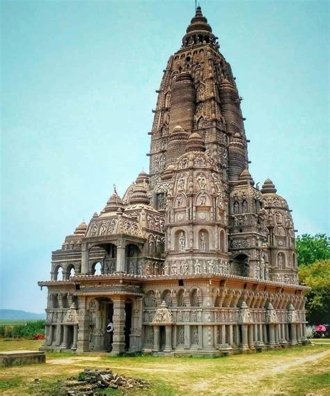 SHRIRANGA🧢 on Twitter | Indian temple architecture, India architecture, Ancient indian architecture