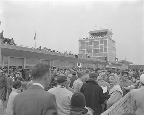 Toledo Express Airport opens – Toledo History Box