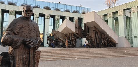 Monument to the Warsaw Uprising | Sightseeing | Warsaw