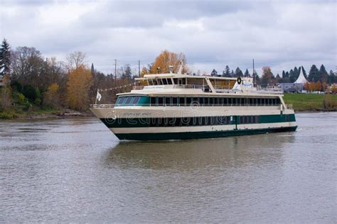 Portland Spirit Cruise Ship on the Willamette River. Editorial Photography - Image of portland ...