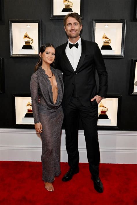 Maren Morris Shines in Plunging Dress at Grammy Awards Red Carpet 2023 – Footwear News