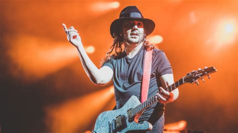 Guitarist Daron Malakian Says "Creative Differences" Preventing New System Of A Down Album | WTOS-FM