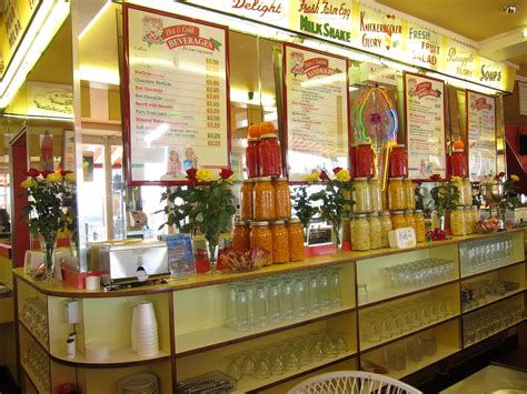 1940s icecream parlour, Scarborough, UK | Retro diner, British interior ...