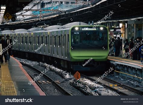 Tokyo Japan 102022 Japanese Jr Yamanote Stock Photo 2214815735 ...