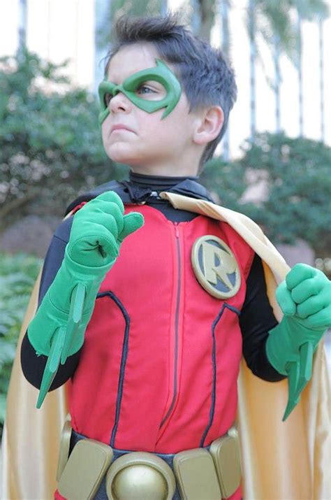 Cosplay of the Day: An Appropriately Miniature Damian Wayne as Robin | Robin cosplay, Dc cosplay ...