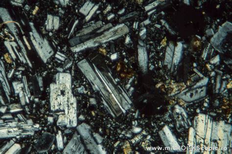 Plagioclase thin section - Tectosilicates - MicROCKScopic