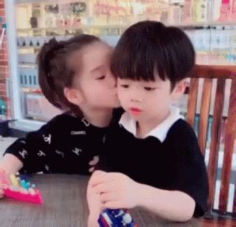 44+ Funny Kiss Gif Pics - fantasy79