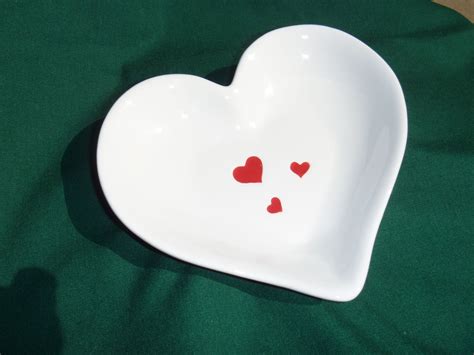 Hallmark Heart Shaped Candy Trinket Dish with Bright Red Hearts | Heart shaped candy, Trinket ...