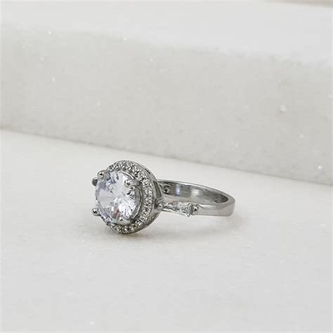 Round Cut Halo Ring – Pars Silver