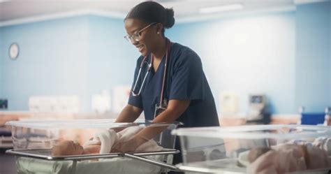 How to Become a Neonatal (NICU) Nurse | IntelyCare