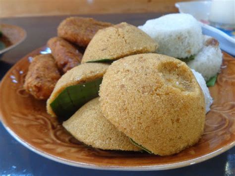 Putu Cangkiri Khas Makasar » Budaya Indonesia