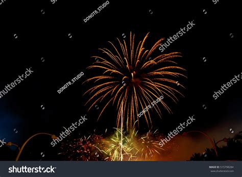 Fireworks Five - Five Fireworks Blast At 4th Of July Celebration In The United States - Vibrant ...