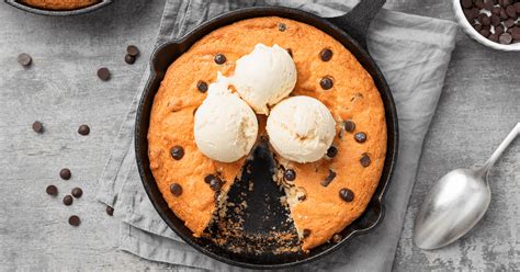 30 Best Cast Iron Skillet Desserts - Insanely Good