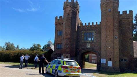 Lullingstone Castle: Man died 'confronting poachers' - BBC News