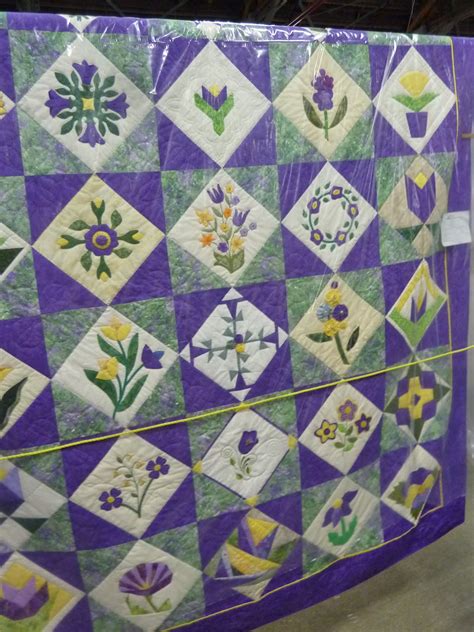 Kathy's Quilts: Mennonite Relief Quilt Auction