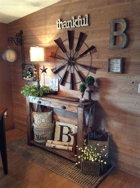 Farmhouse shiplap wall and entry table | Décoration murale rustique ...