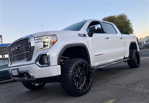 2020 GMC Sierra Denali White Impact Off-Road 806 Wheel | Wheel Front