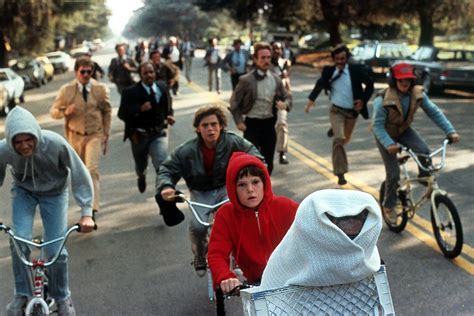 E.T. Drive Home: 10 coolest alien car chase scenes in sci-fi history | Driving