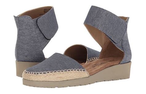 The Best Sandals For Women With Wide Feet | HuffPost