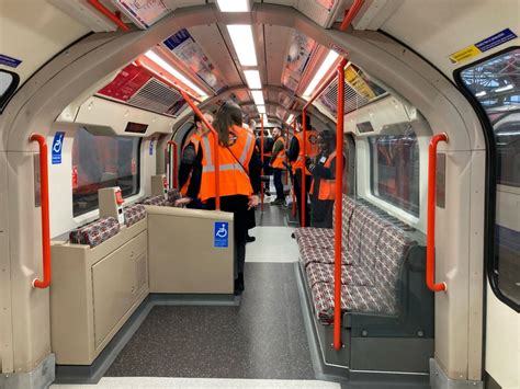 Tube: Central line trains revamp under way - BBC News