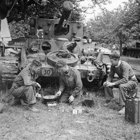 A Cromwell tank crew | Cromwell tank, British army, Wwii