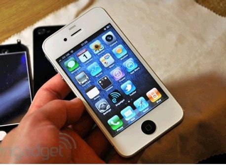 White iPhone 4 Release Date Coming Next Week?