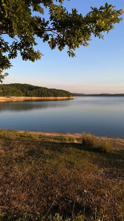 Calm Lake during Daytime · Free Stock Photo