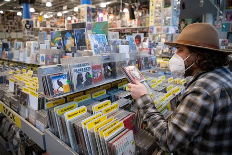 Amoeba Records opens the doors to its massive new store in Hollywood – Daily News