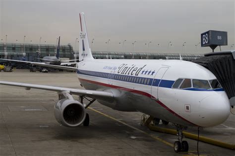 PHOTOS: United Airline’s Retro “Friend Ship” Livery Unveiled ...