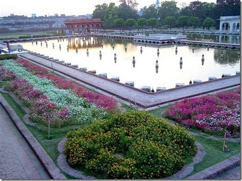 Shalimar Garden History In Urdu Shalimar Bagh Information Shalamar Garden Lahore Pictures - Urdu ...