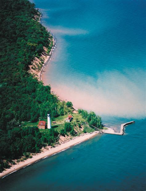 Lighthouses of the Apostle Islands - Lake Superior Magazine