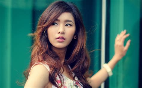 Elegant Asian Woman HD Wallpaper