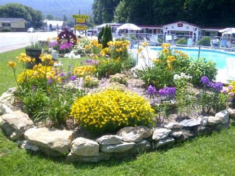 A HOLIDAY MOTEL - Updated 2024 Prices & Reviews (Maggie Valley, NC)